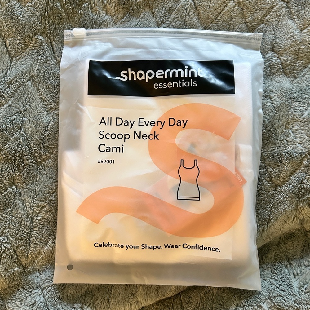 Shapermint All Day Scoop Neck Cami in White